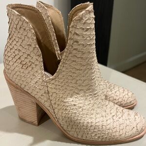 Kaanas Snake Open-ankle Bootie
